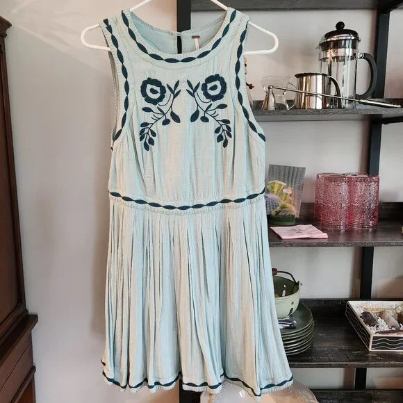 Super Pretty Embroidered Free People Dress Size 10, Birds Flowers Lined Viscose - Picture 1 of 11